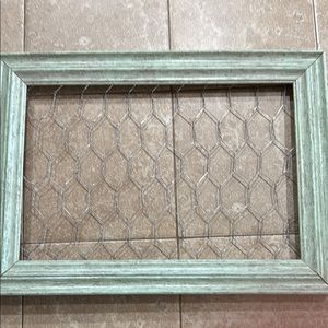 Rustic Green Wire Frame Decor or Jewelry Holder